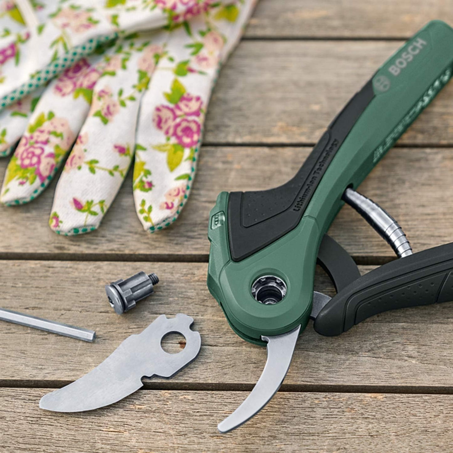 Bosch Home & Garden 3.6V Cordless Secateurs Pruner, Power Assist Technology, Integrated Battery, 450 Cuts Per Charge, Rechargeable via Micro USB Cable (EasyPrune)