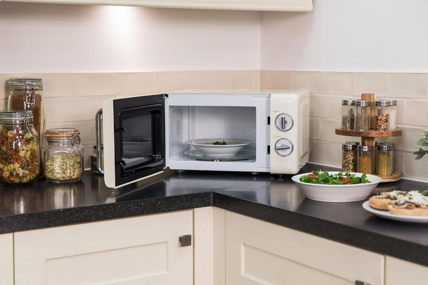 Russell Hobbs RHRETMM705C 17L Retro Manual 700w Solo Microwave Cream