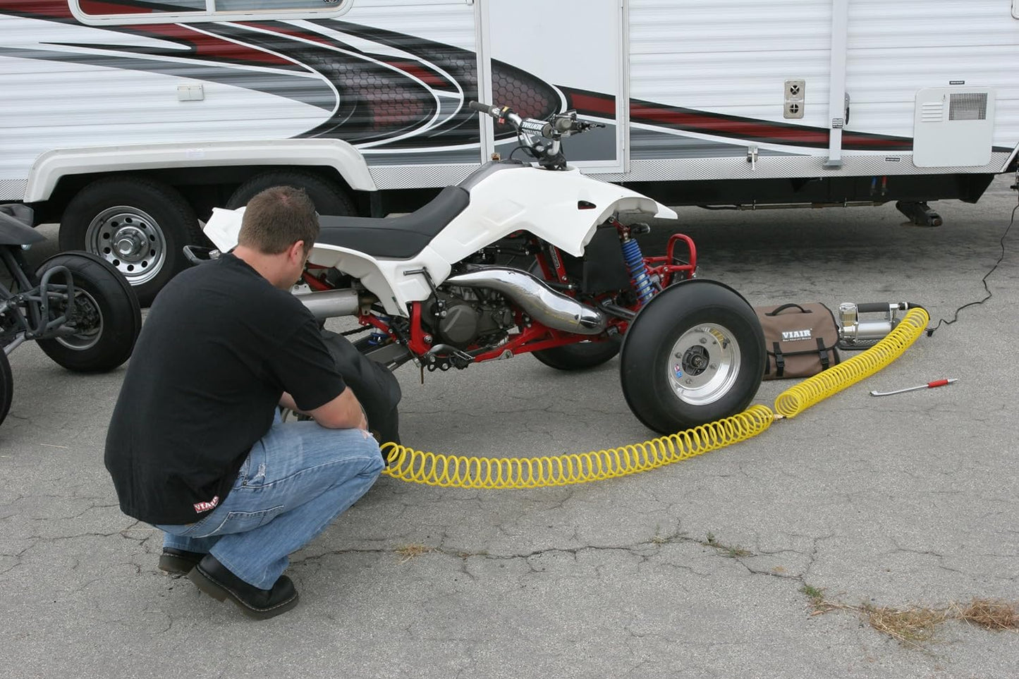 VIAIR 400P/40045 Automatic Portable Compressor, Tire Inflator Kit, Air Compressor for Truck, Jeep, SUV, and Car Tires, Portable Air Pump Kit, Car Accessories, 33% Duty Cycle, 150 PSI/2.30 CFM