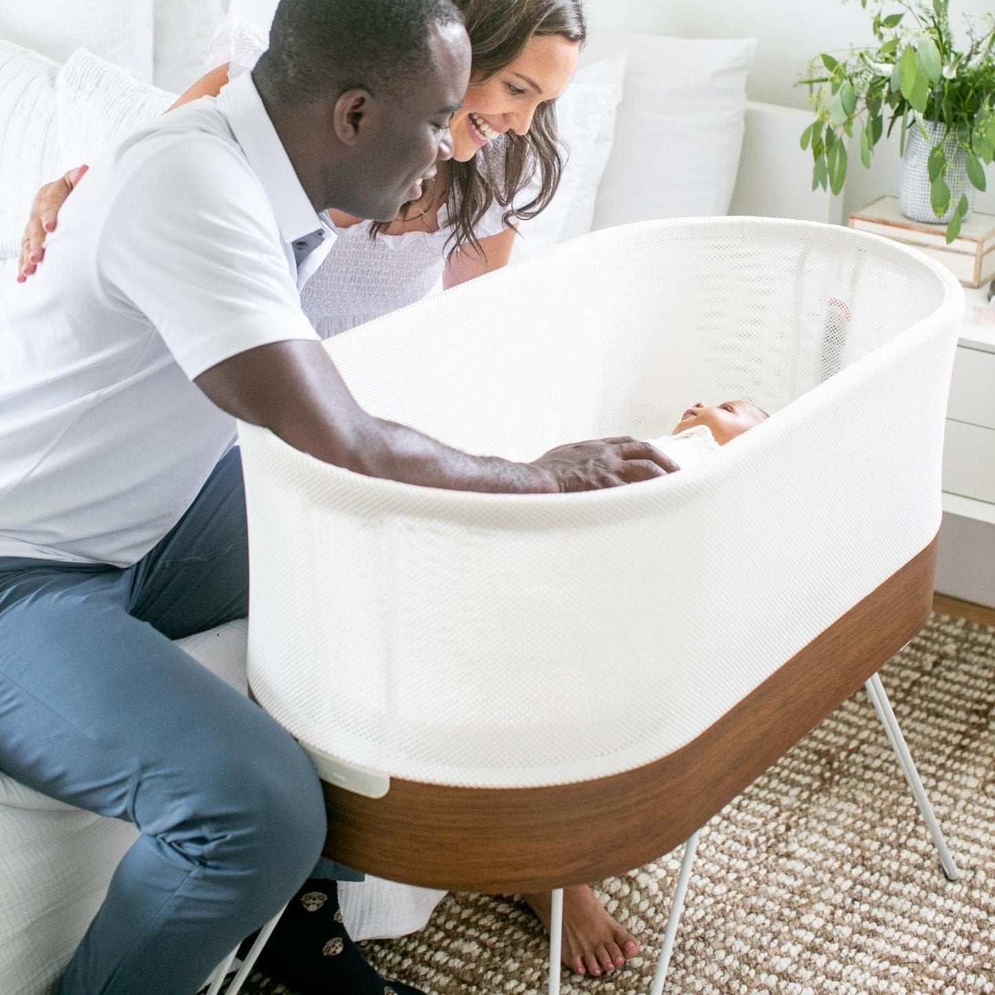 Smart Sleeper Baby Bassinet - Bedside Crib with Automatic Rocking Motions and Soothing White Noise - Ideal for Newborn Babies to 6 Months - Natural Sleep Training