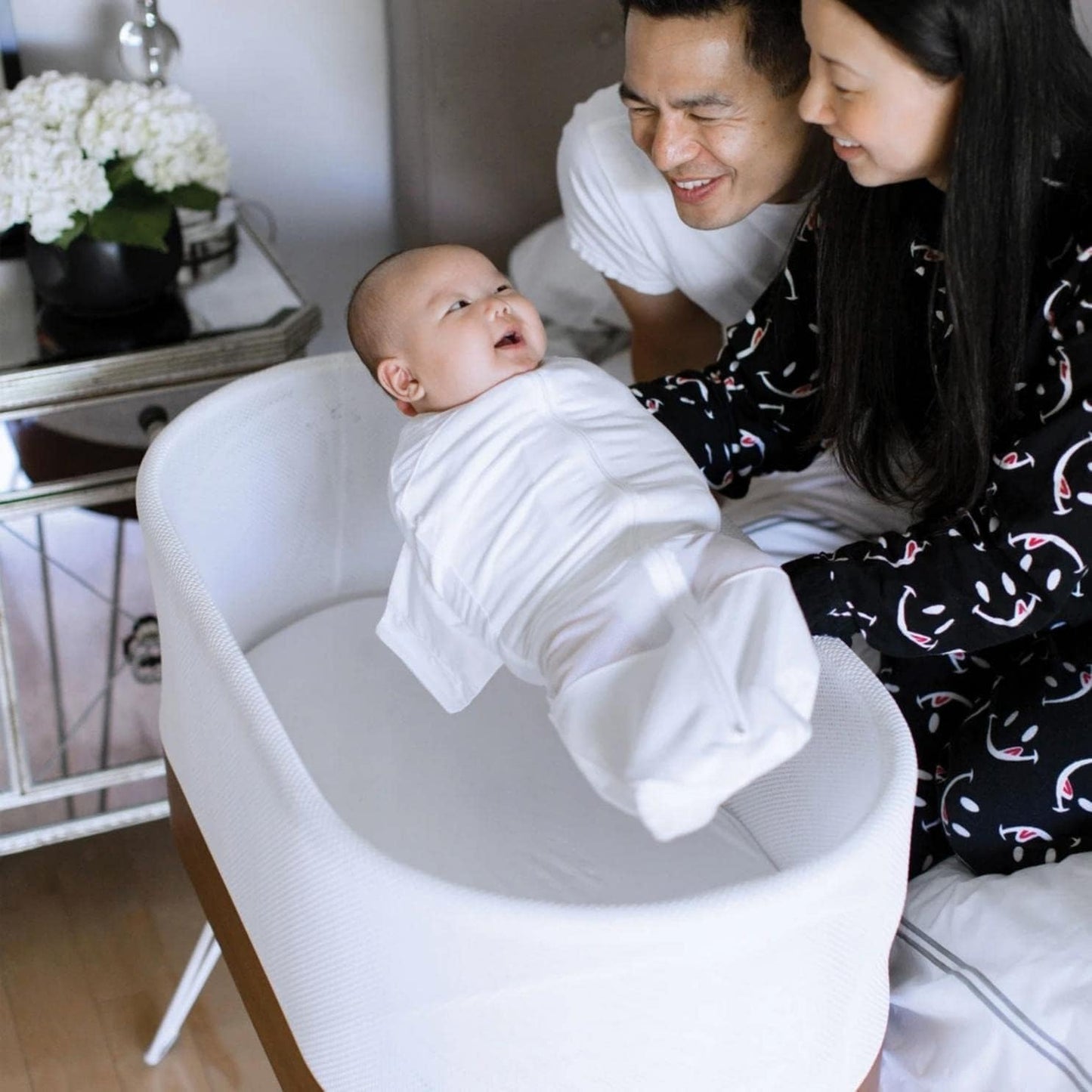 Smart Sleeper Baby Bassinet - Bedside Crib with Automatic Rocking Motions and Soothing White Noise - Ideal for Newborn Babies to 6 Months - Natural Sleep Training